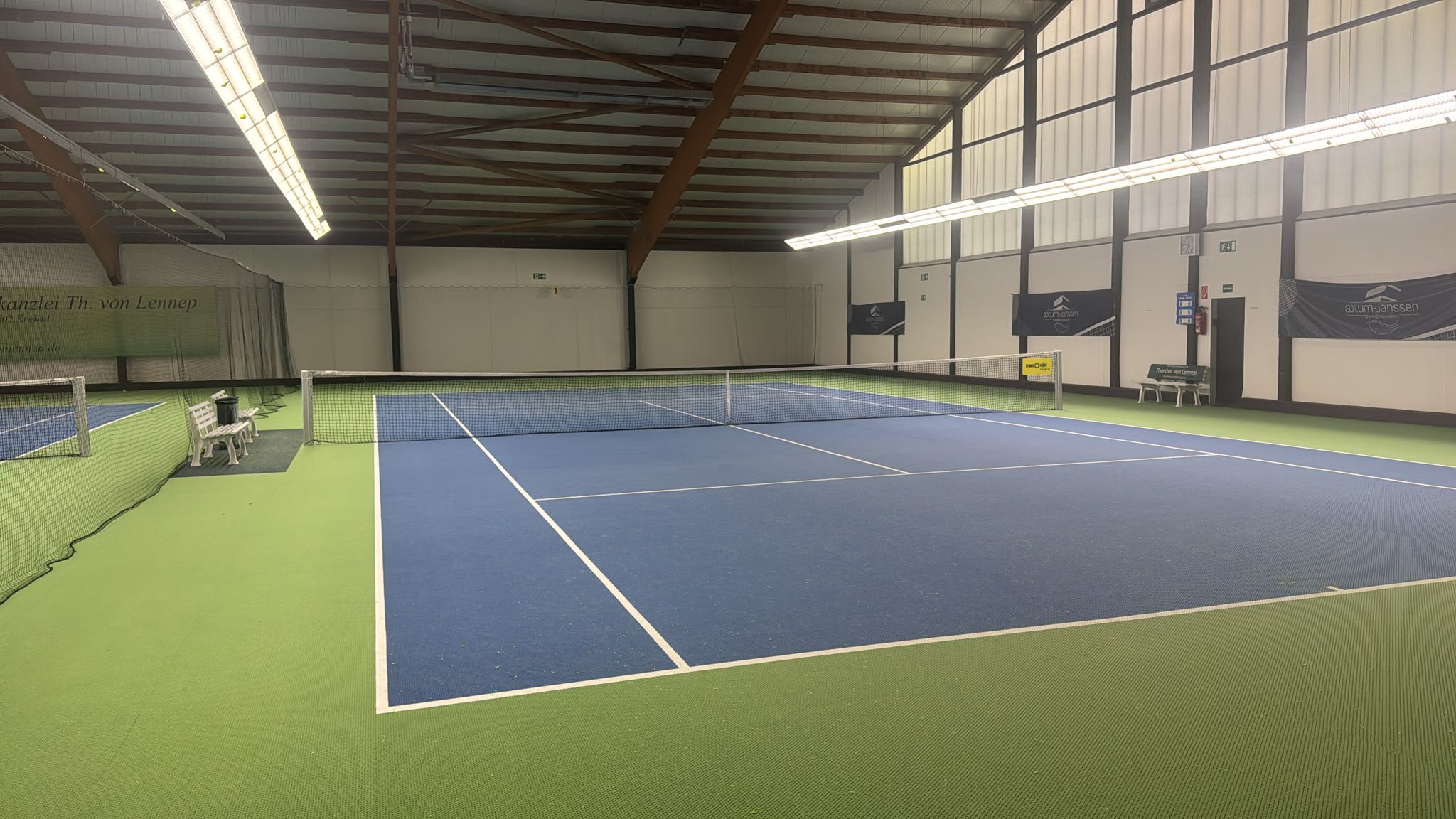 Tennishalle Traar Innenansicht Übersicht